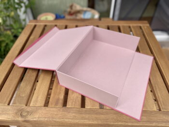 Archivbox – mit feinem Papier bezogen